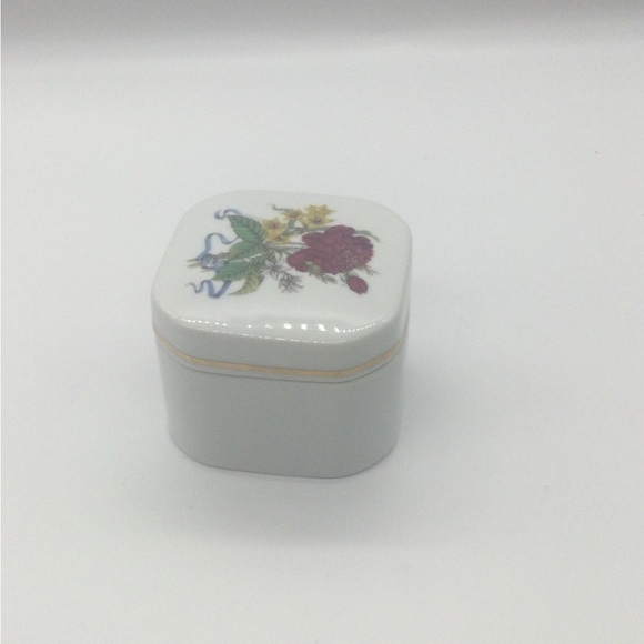 Vintage floral rose porcelain vanity jar trinket box Japan Bulgarian powder - Picture 6 of 11